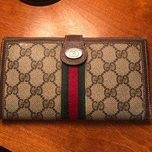 Authentic vintage Gucci wallet
